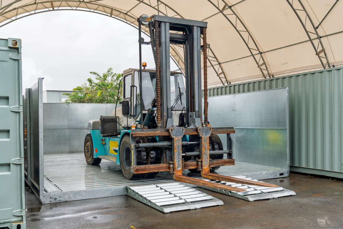 A forklift on a Russ modular wash platform.